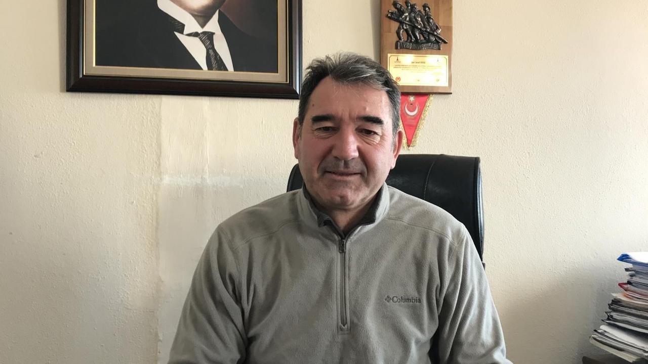 Ismail Derse – Chef der Feuerwehr von Izmir. Ismail Derse – Chef der Feuerwehr von Izmir.