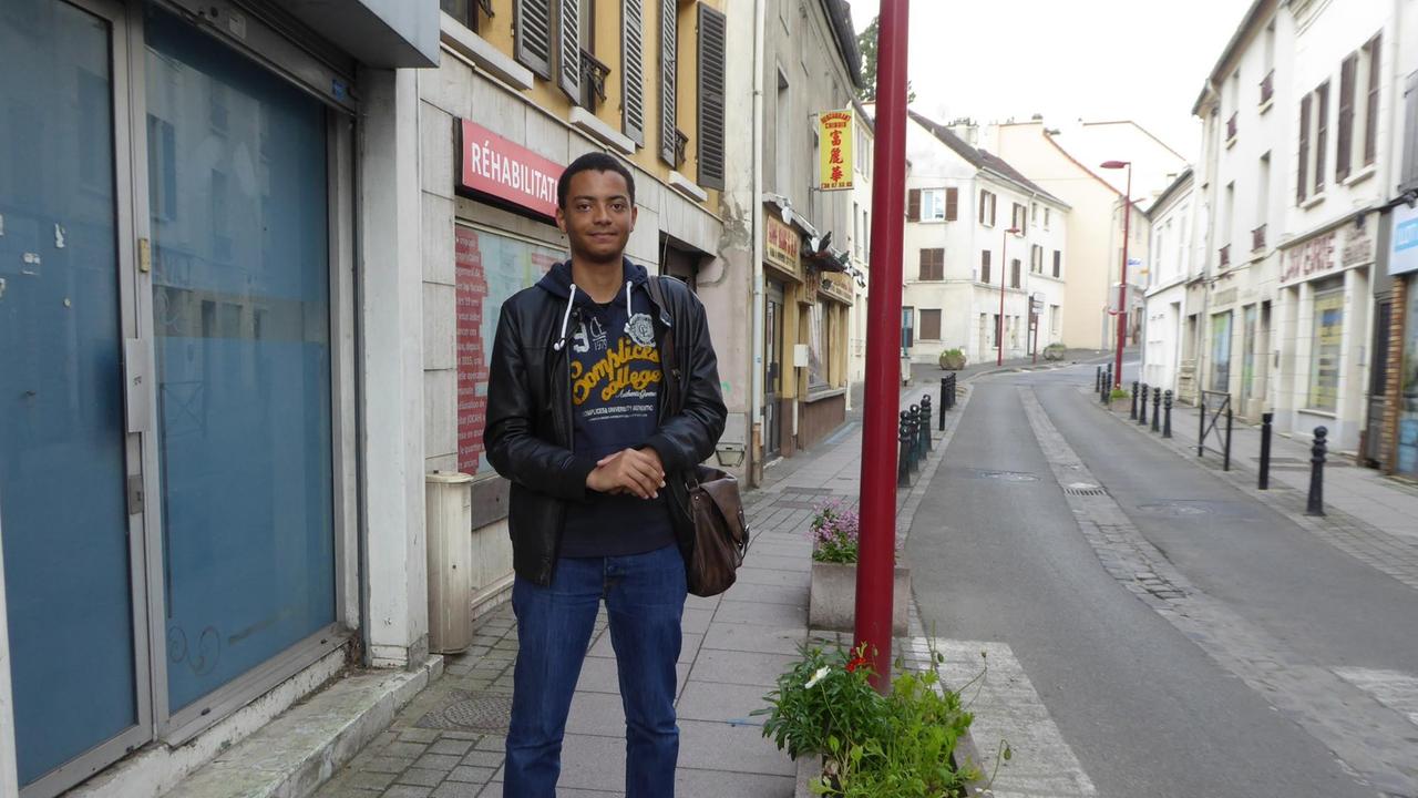 Julien Vermignon aus Gonesse hält das Projekt für klimafeindlich. Außerdem bedrohe es den Einzelhandel in der Innenstadt, wo jetzt schon viele Läden leer stehen. Julien Vermignon aus Gonesse hält das Projekt für klimafeindlich. Außerdem bedrohe es den Einzelhandel in der Innenstadt, wo jetzt schon viele Läden leer stehen.