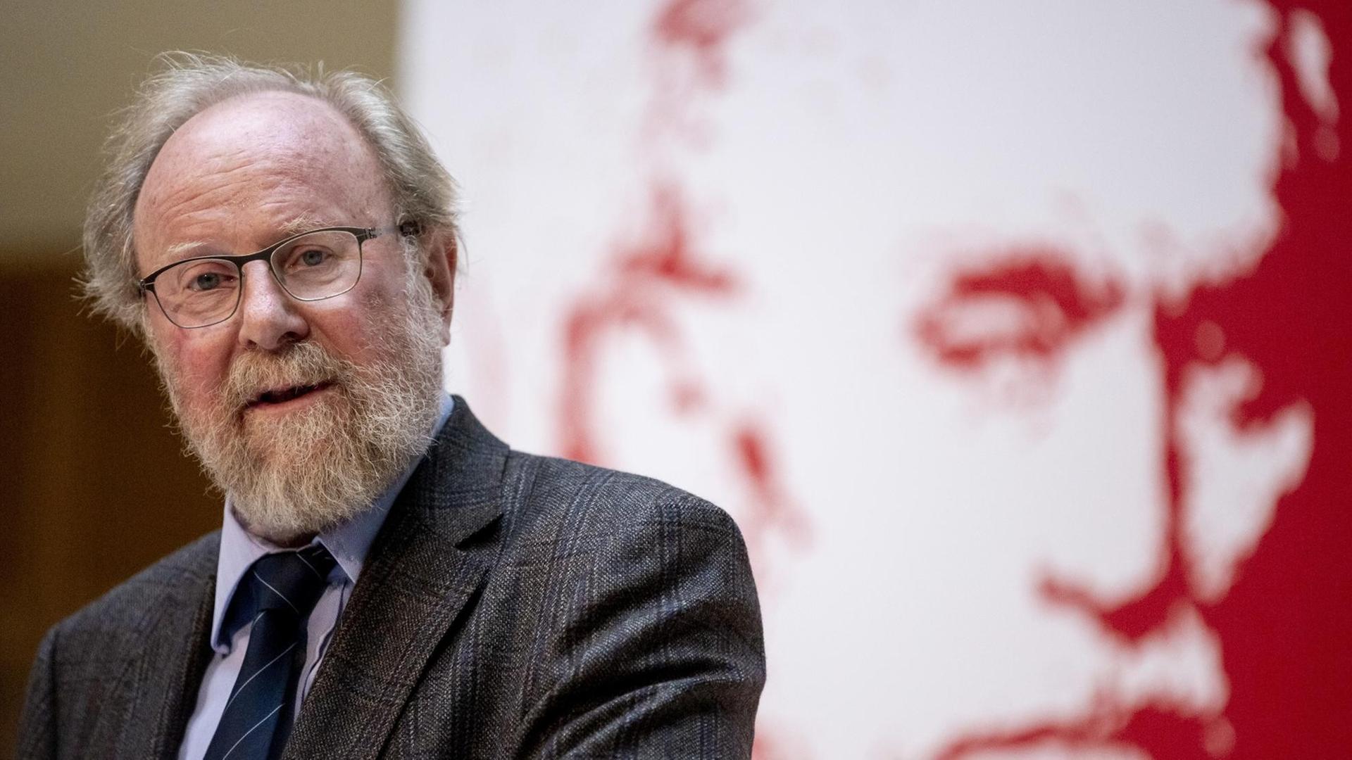 Wolfgang Thierse (SPD), ehemaliger Vizepräsident des Deutschen Bundestages, spricht im Willy-Brandt-Haus anlässlich der Verleihung des August-Bebel-Preis an Malu Dreyer, die rheinland-pfälzische Ministerpräsidentin und kommissarische SPD-Vorsitzende. Wolfgang Thierse (SPD), ehemaliger Vizepräsident des Deutschen Bundestages, spricht im Willy-Brandt-Haus anlässlich der Verleihung des August-Bebel-Preis an Malu Dreyer, die rheinland-pfälzische Ministerpräsidentin und kommissarische SPD-Vorsitzende.