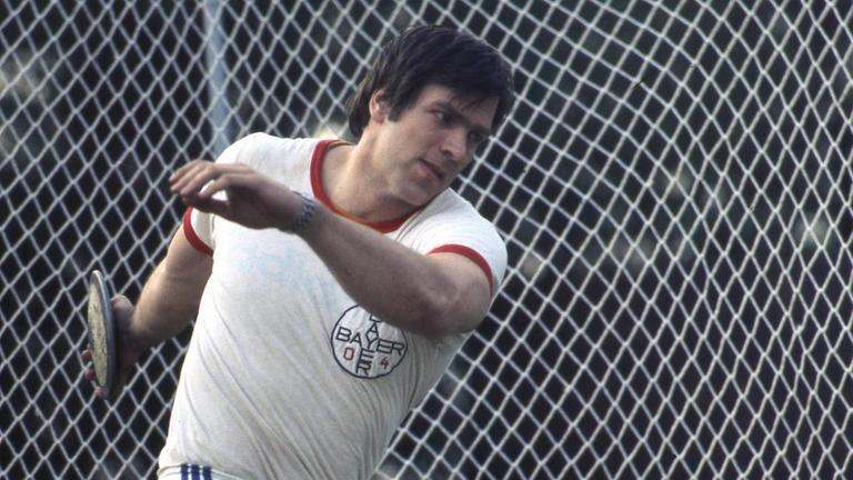 Klaus-Peter Hennig beim Diskuswurf 1975 Klaus-Peter Hennig beim Diskuswurf 1975