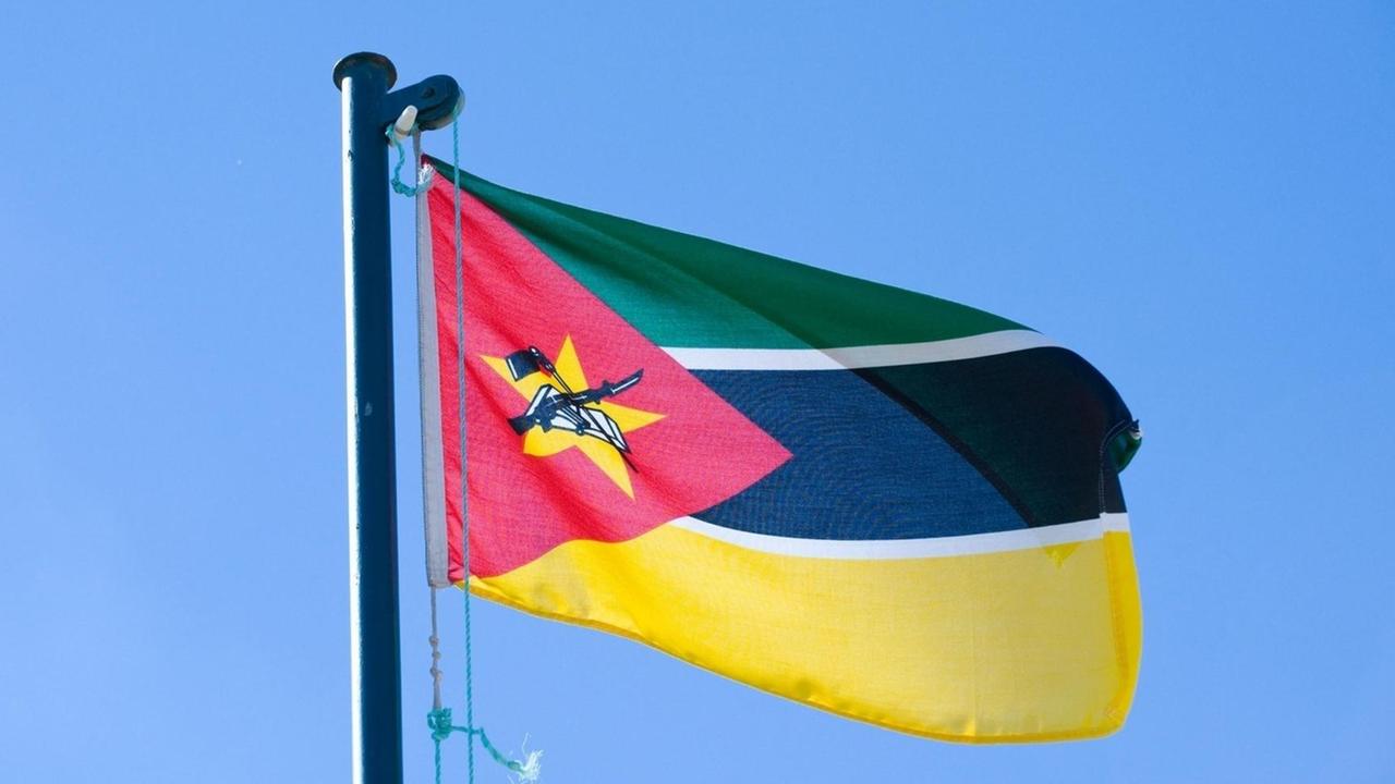 Die Flagge von Mosambik