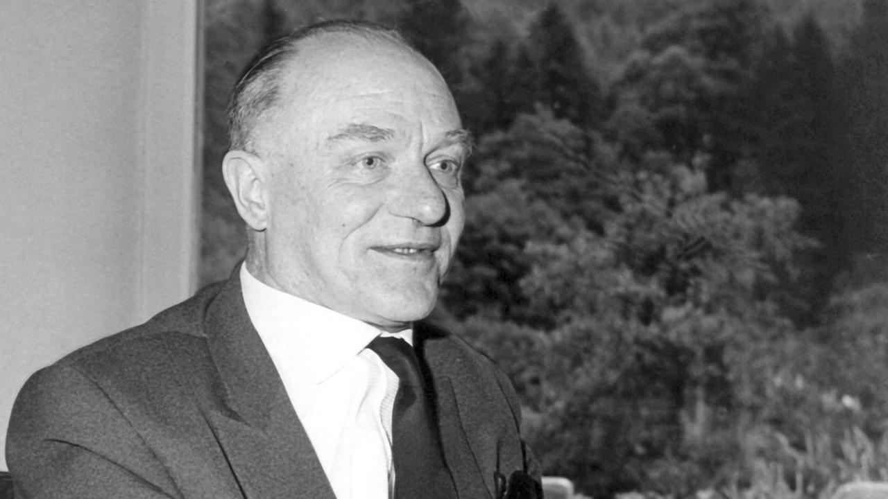 Der Jurist, Staats- und Verwaltungsrechtler Prof. Dr. Ernst Forsthoff im Jahr 1960. 