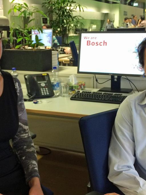Die Jobsharer Sandra Donneau (l.) und Antje Bruesch im Großraumbüro bei Bosch in Stuttgart-Feuerbach.