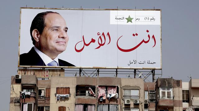 Ein Wahlplakat für den ägyptischen Präsidenten Abdel-Fattah el-Sisi in Kairo.