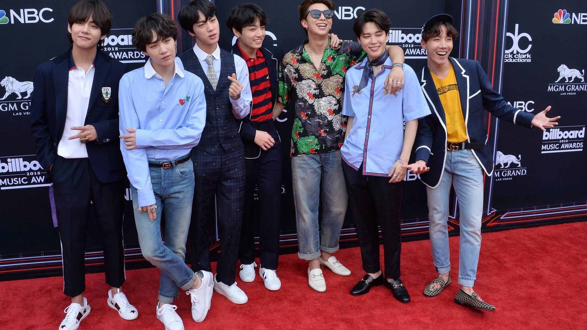 Die südkoreanische Boyband BTS bei den 2018 Billboard Music Awards in Las Vegas. Die südkoreanische Boyband BTS bei den 2018 Billboard Music Awards in Las Vegas.