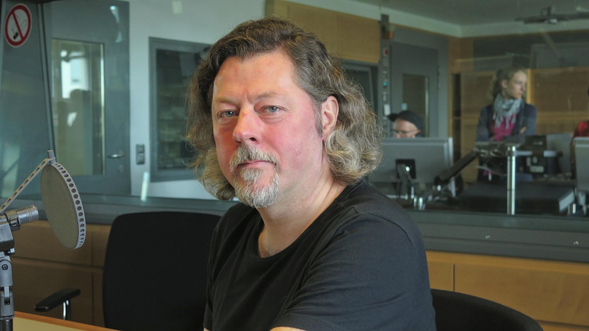 Der Musikwissenschaftler Michael Rauhut im Studio von Deutschlandradio Kultur. Der Musikwissenschaftler Michael Rauhut im Studio von Deutschlandradio Kultur.
