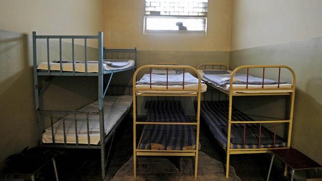 Hochbetten in einer Zelle im ehemaligen Stasi-Gefängnis Andreasstraße in Erfurt.
