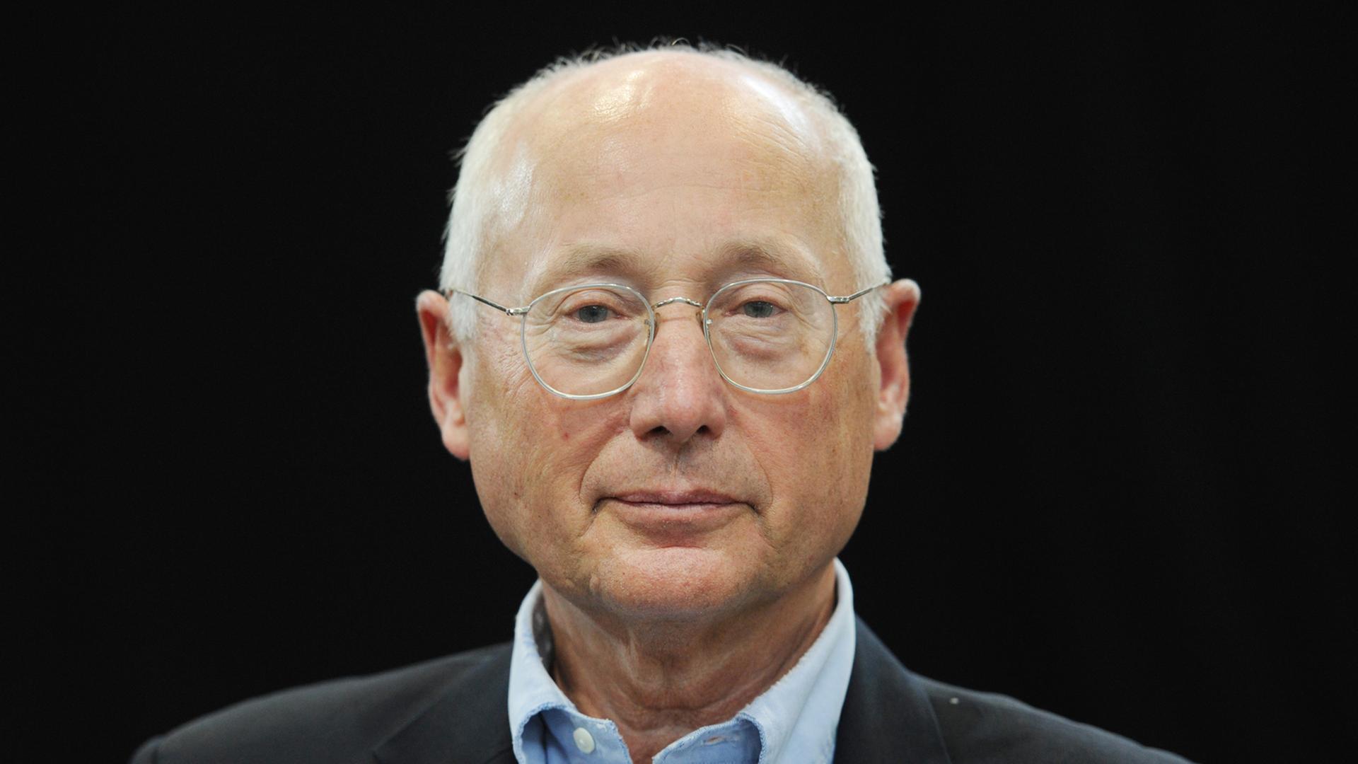 Porträt von Stefan Aust. Porträt von Stefan Aust.