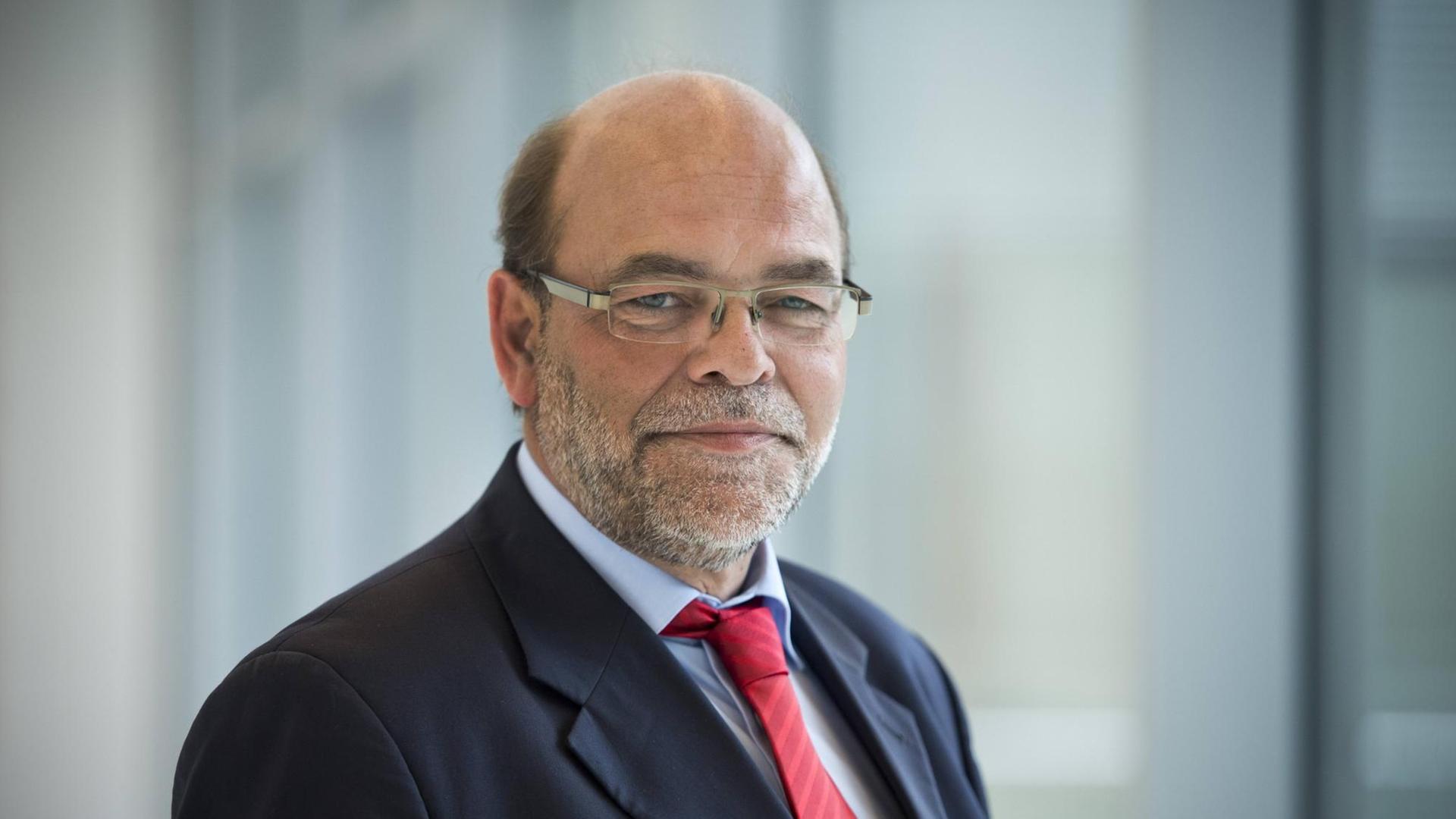 Der Bundestagsabgeordnete Norbert Spinrath (SPD) posiert im Bundestag Der Bundestagsabgeordnete Norbert Spinrath (SPD) posiert im Bundestag