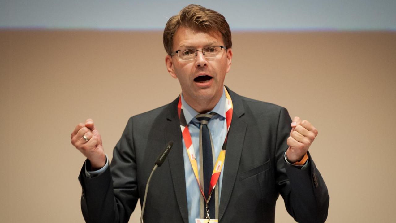 Der CDU-Europapolitiker Daniel Caspary bei einer Rede auf dem Landesparteitag in Baden-Württemberg. Der CDU-Europapolitiker Daniel Caspary bei einer Rede auf dem Landesparteitag in Baden-Württemberg.