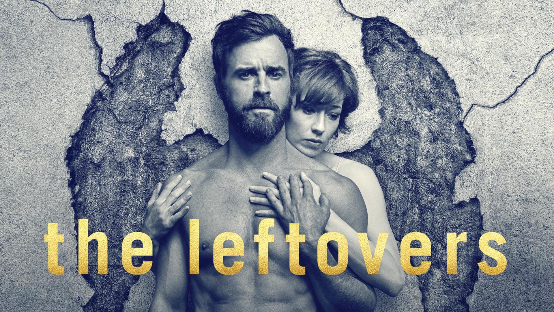 Logo der US-Serie "The Leftovers": Eine Frau umarmt einen Mann von hinten. Im Hintergrund sind stilisierte Engelsflügel an einer Wand zu sehen Logo der US-Serie "The Leftovers": Eine Frau umarmt einen Mann von hinten. Im Hintergrund sind stilisierte Engelsflügel an einer Wand zu sehen