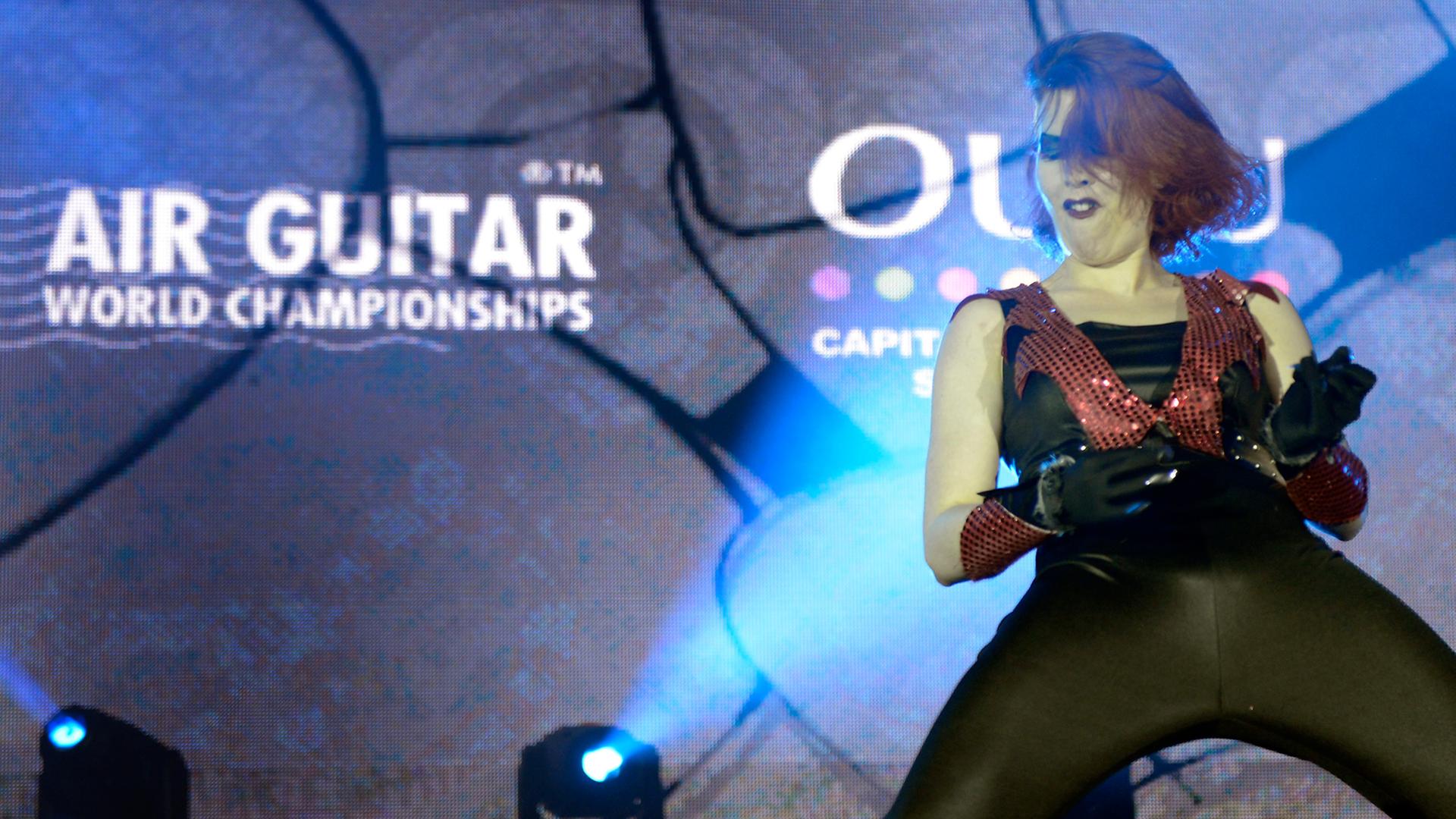 Aline Westphal, Weltmeisterin im Luftgitarrespielen