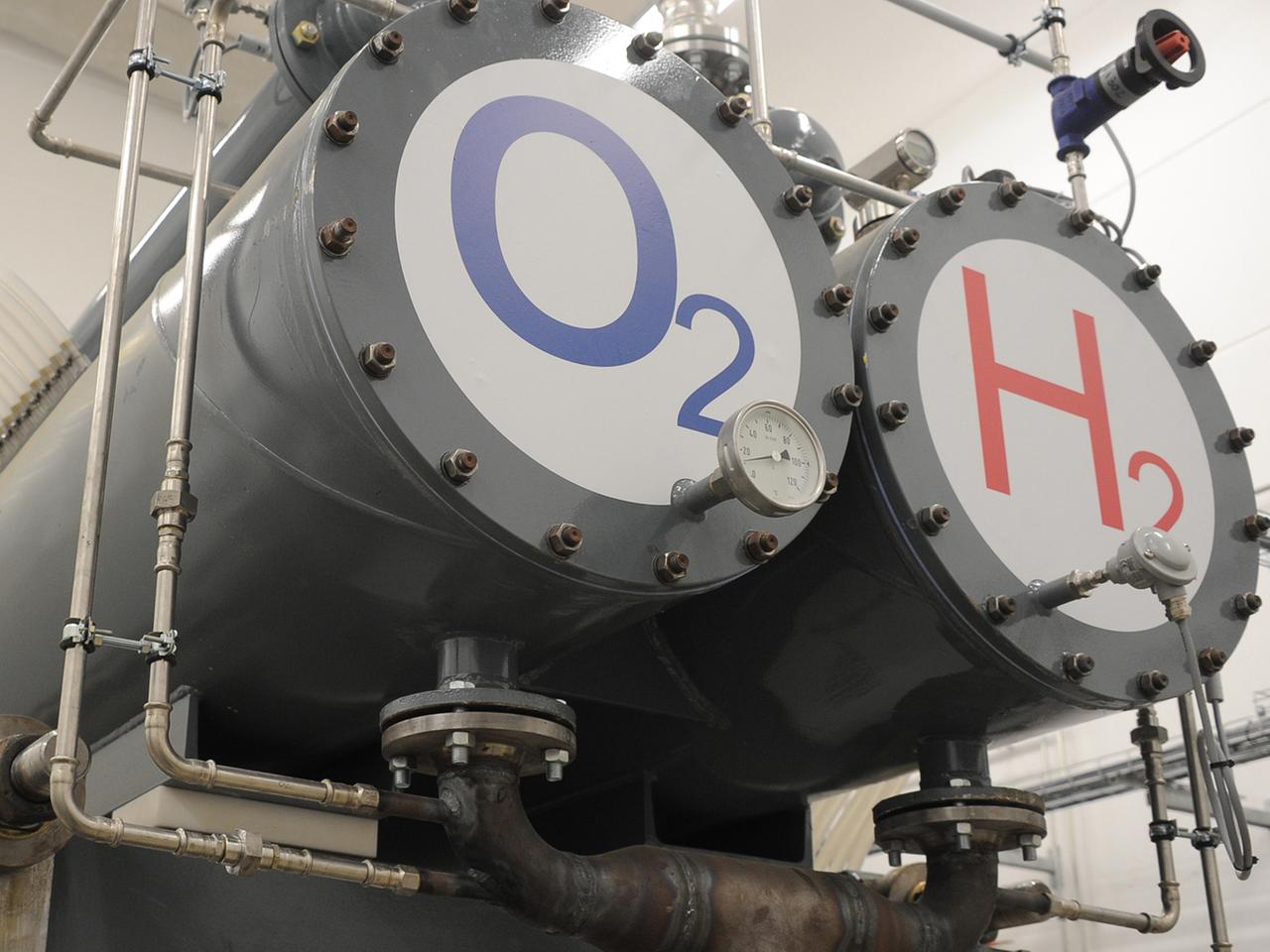Ein Elektrolyseur im Wasserstoff-Hybridkraftwerk