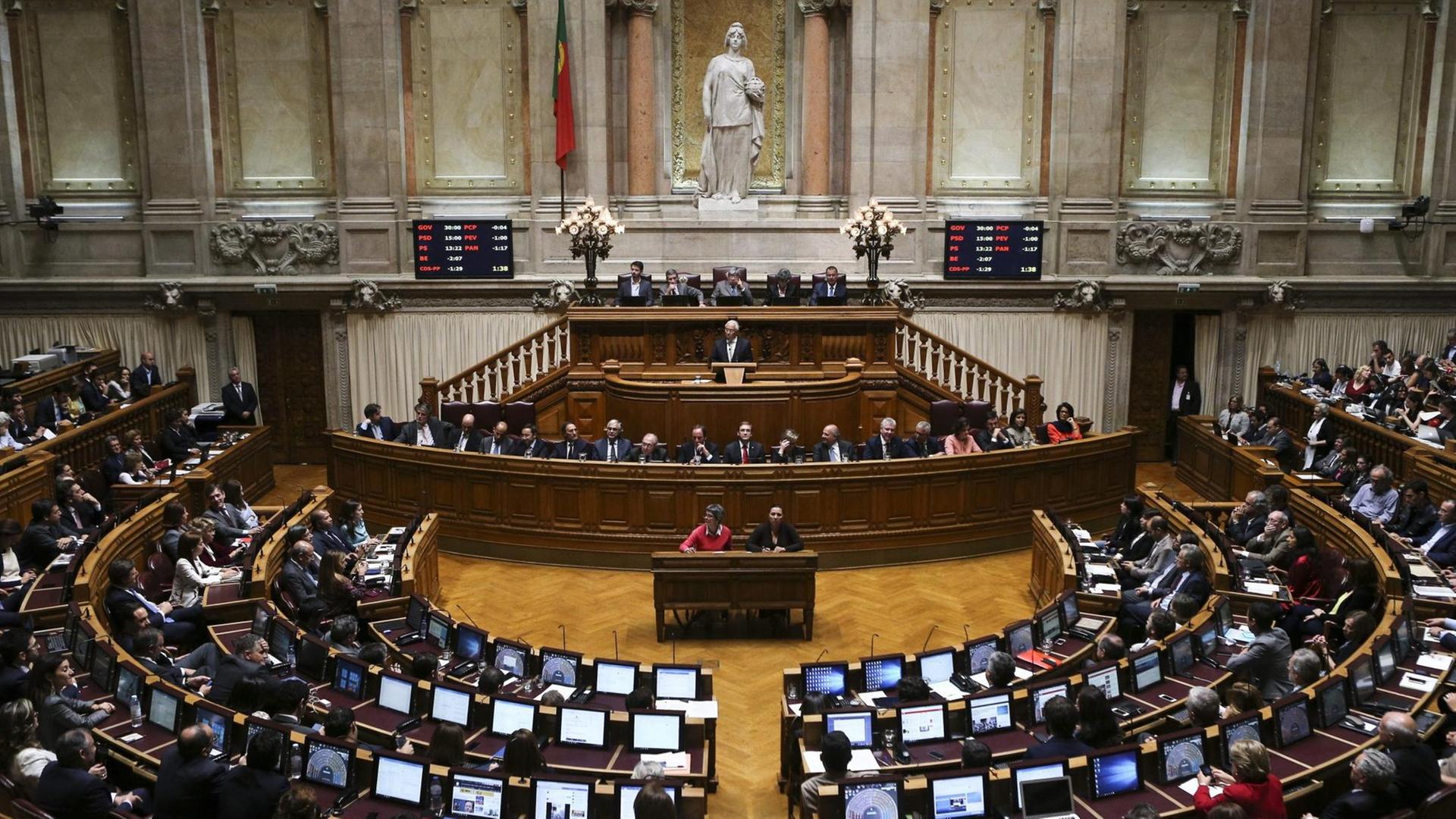 Die Regierung wirbt um portugiesische Fachkräfte. Hier ein Bild des portugiesischen Parlaments.