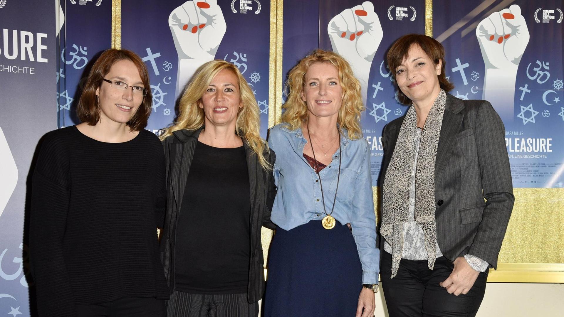 Doris Wagner, Barbara Miller, Maria Furtwängler und Ann-Marlene Henning bei einer Podiumsdiskussion zum Dokumentarfilm "Female Pleasure - Wer hat Angst vor weiblicher Lust?" im Cinema Paris. Berlin, 24.10.2018 Doris Wagner, Barbara Miller, Maria Furtwängler und Ann-Marlene Henning bei einer Podiumsdiskussion zum Dokumentarfilm "Female Pleasure - Wer hat Angst vor weiblicher Lust?" im Cinema Paris. Berlin, 24.10.2018