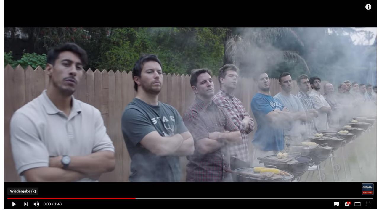 Screenshot von YouTube: Männer stehen hinter ihren Grills Screenshot von YouTube: Männer stehen hinter ihren Grills