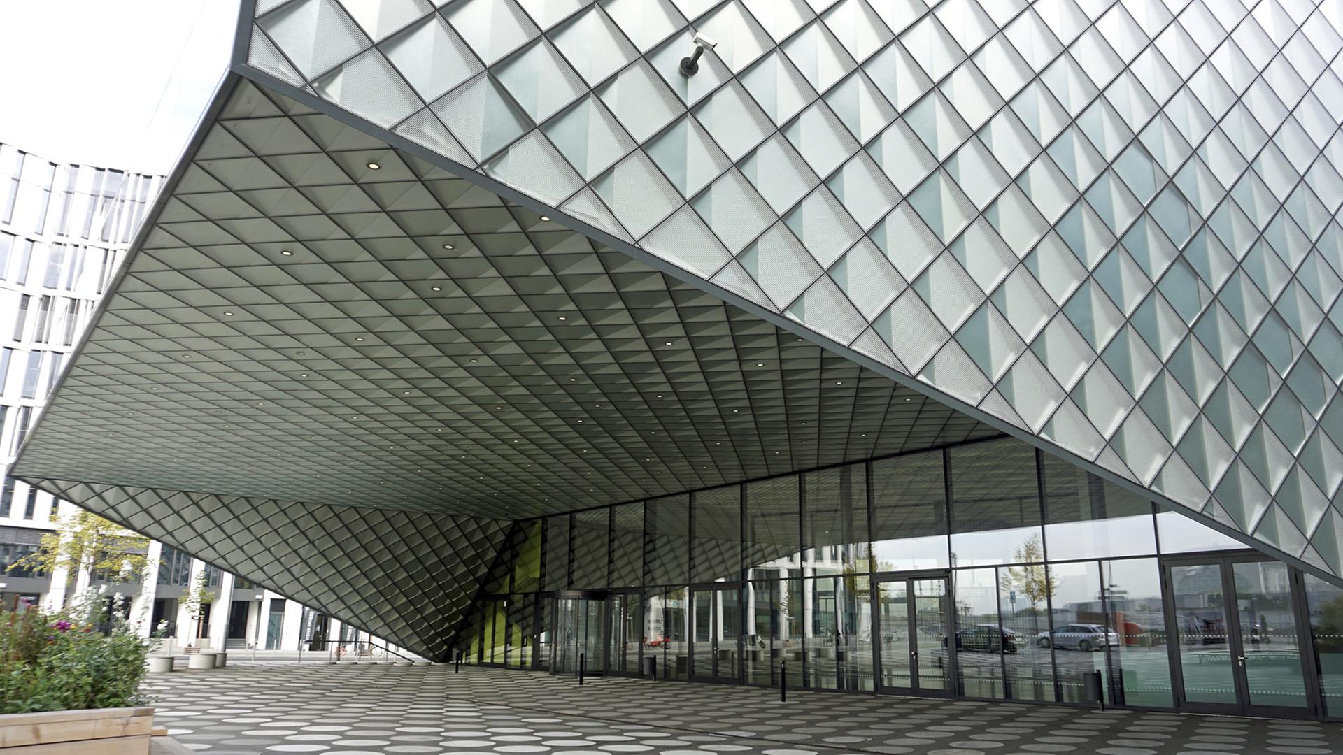 Eingang des Ausstellungs- und Veranstaltungshauses Futurium in Berlin-Mitte Eingang des Ausstellungs- und Veranstaltungshauses Futurium in Berlin-Mitte