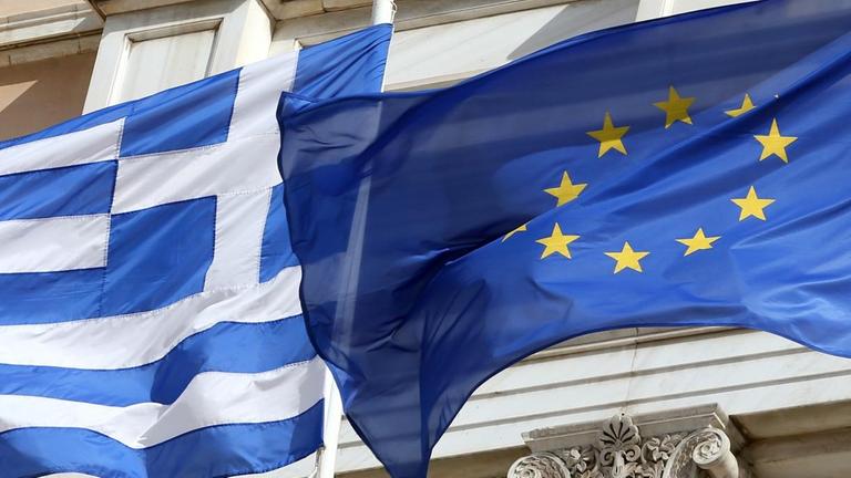 Die griechische und die europäische Flagge Die griechische und die europäische Flagge