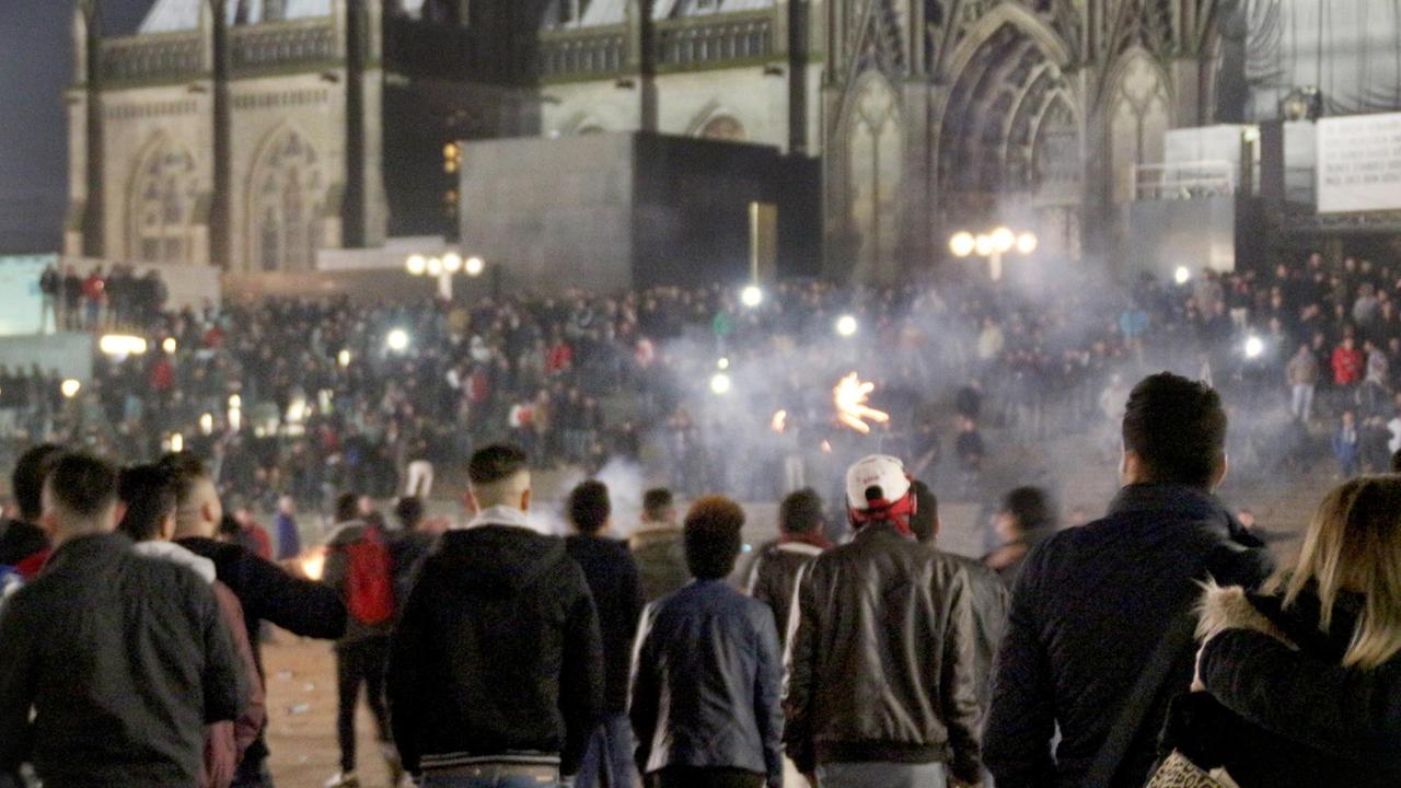Chaos im Schatten des Doms - Silvester 2015 in Köln Chaos im Schatten des Doms - Silvester 2015 in Köln