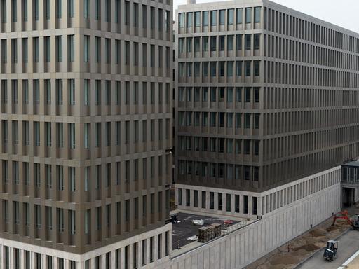 Bürogebäude auf dem Gelände des Bundesnachrichtendienstes (BND), aufgenommen am 31.03.214 in Berlin während des Festaktes zur Eröffnung der Nordbebauung der Zentrale des BND.