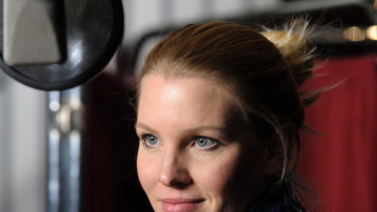 Janna Horstmann bei Aufnahmen zum Kriminalhörspiel "Quotenkiller". Janna Horstmann bei Aufnahmen zum Kriminalhörspiel "Quotenkiller".