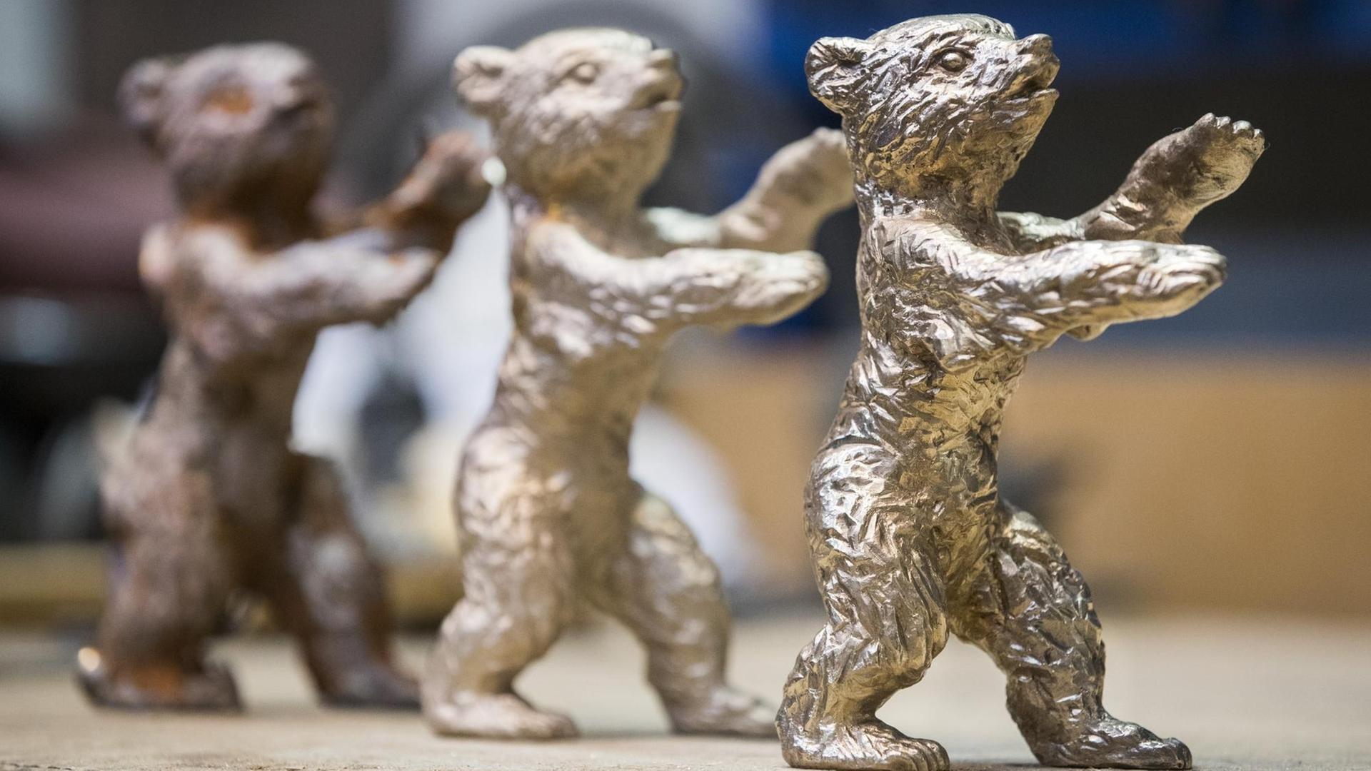 Zu sehen sind drei Berlinale-Bären. Zu sehen sind drei Berlinale-Bären.