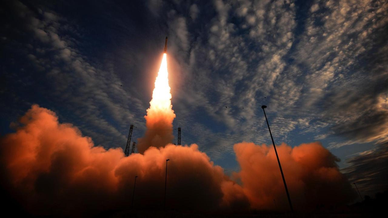Start der Vega-Rakete, die den ESA-Satelliten Aeolus ins All bringt, am 22. August 2018 von Kourou. Start der Vega-Rakete, die den ESA-Satelliten Aeolus ins All bringt, am 22. August 2018 von Kourou.