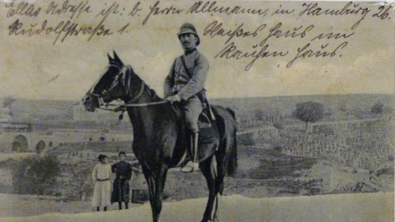 Eine handgeschriebene Postkarte des Archäologen und Diplomaten Max Freiherr von Oppenheim an eine Hamburger Adresse Eine handgeschriebene Postkarte des Archäologen und Diplomaten Max Freiherr von Oppenheim an eine Hamburger Adresse