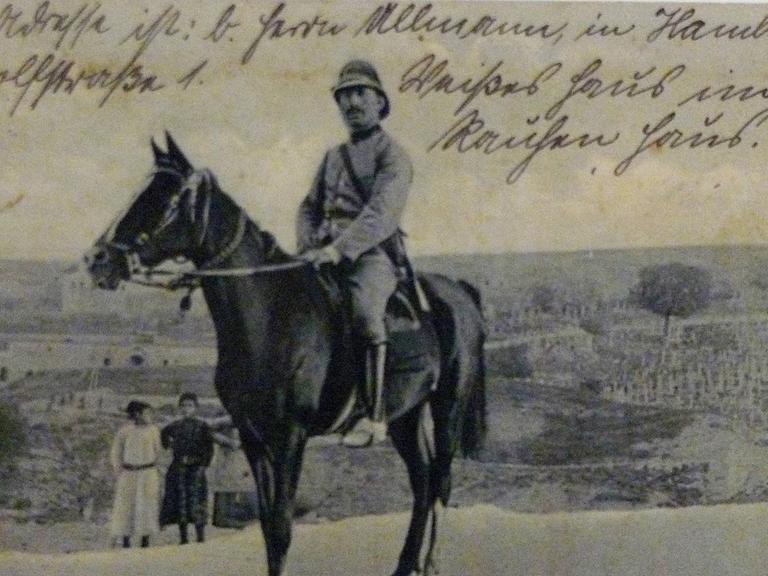 Eine handgeschriebene Postkarte des Archäologen und Diplomaten Max Freiherr von Oppenheim an eine Hamburger Adresse