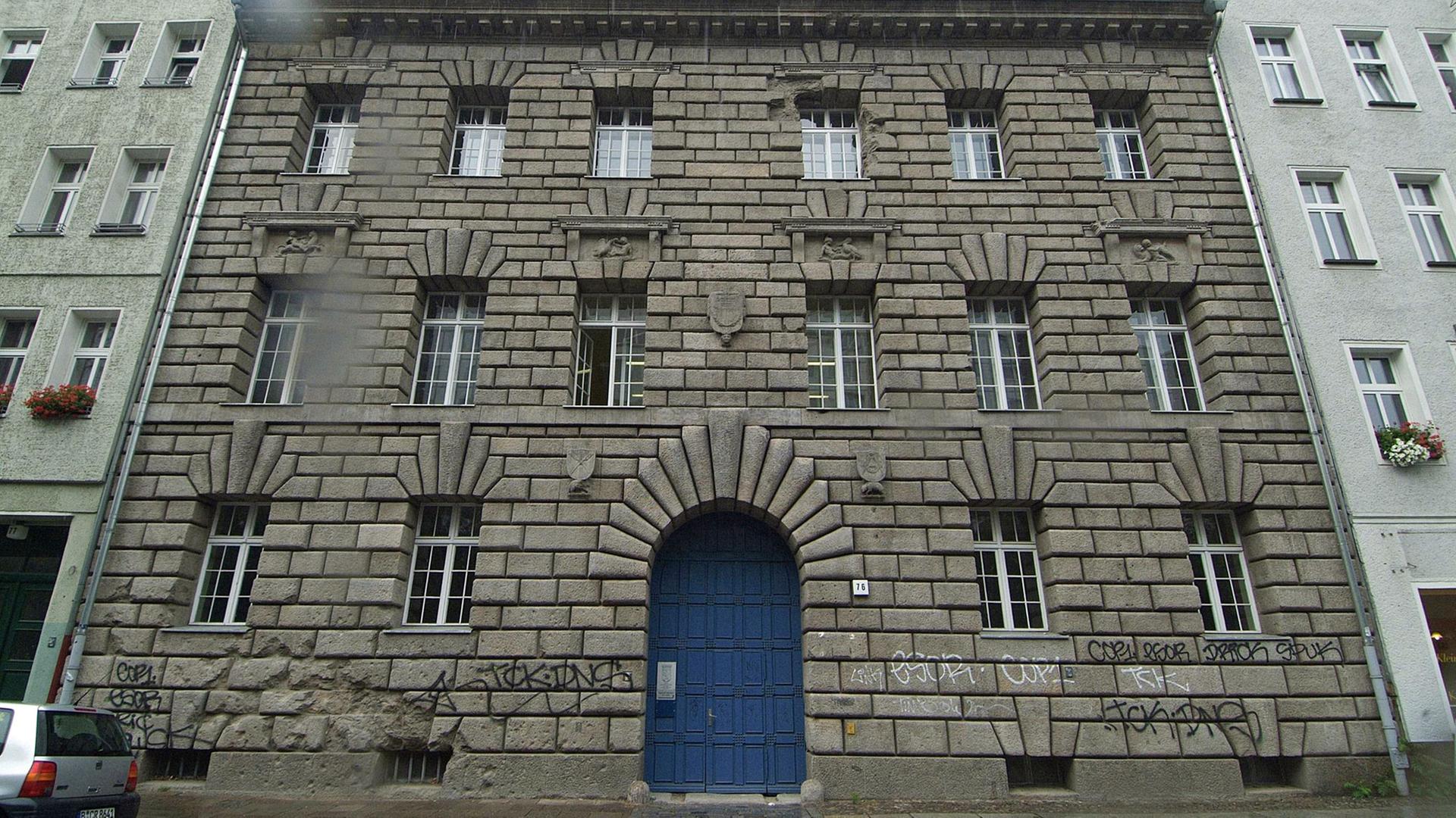 Außenansicht der Andreas-Oberschule (Gymnasium) im Berliner Bezirk Friedrichshain-Kreuzberg Außenansicht der Andreas-Oberschule (Gymnasium) im Berliner Bezirk Friedrichshain-Kreuzberg