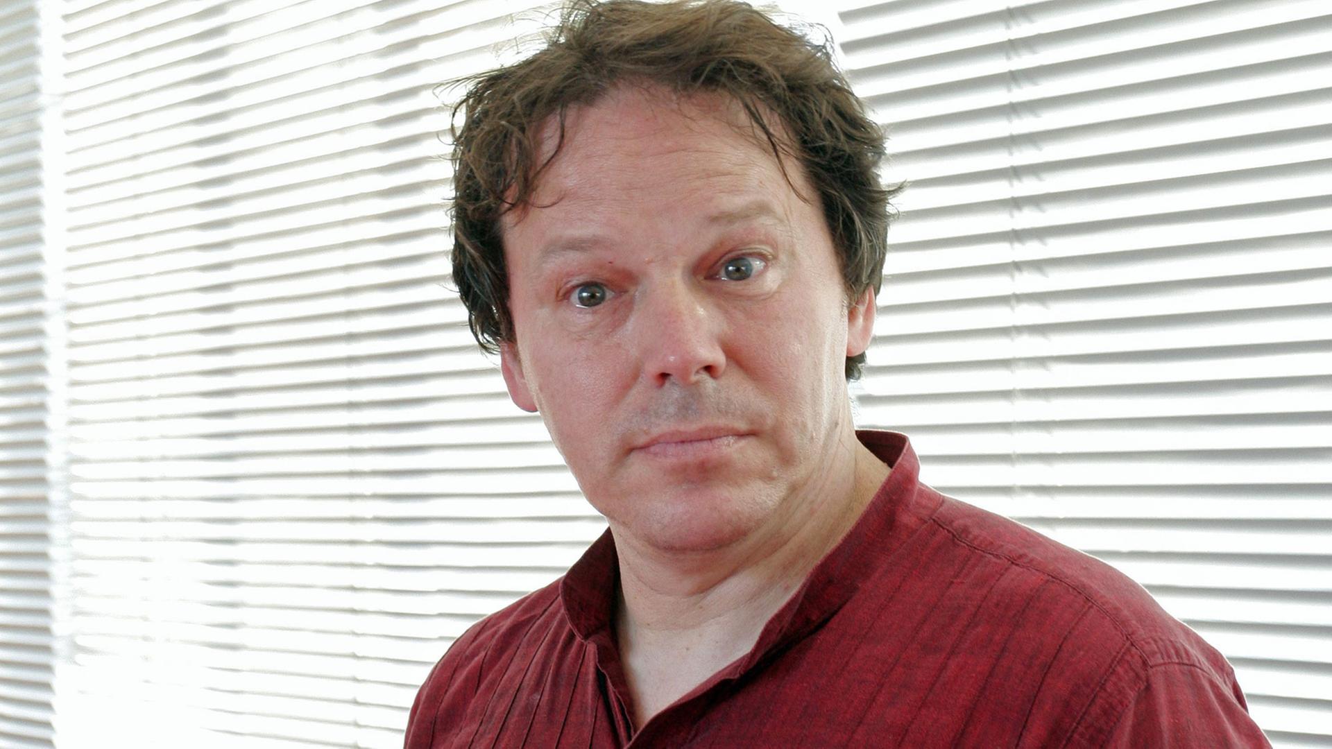 Der US-amerikanische Anthropologe und Autor David Graeber stellt am 23.05.2012 sein Buch "Schulden. Die ersten 5000 Jahre" im Kulturkaufhaus Dussmann in Berlin vor. Der US-amerikanische Anthropologe und Autor David Graeber stellt am 23.05.2012 sein Buch "Schulden. Die ersten 5000 Jahre" im Kulturkaufhaus Dussmann in Berlin vor.