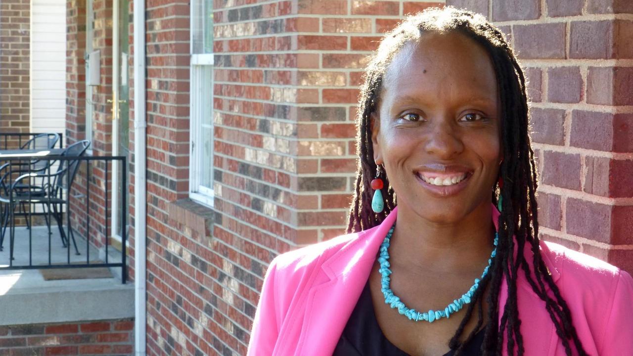 Attica Scott ist politisch aktiv. Attica Scott ist politisch aktiv.