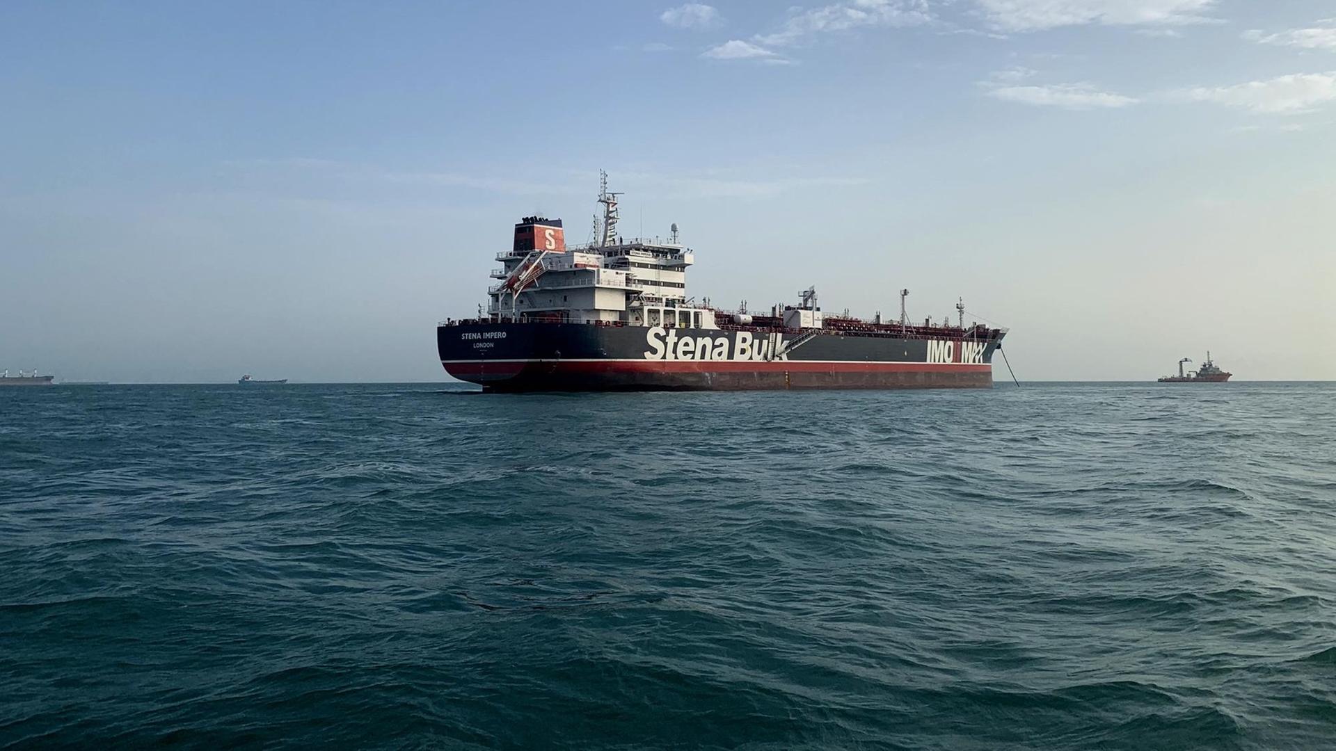 Dieses von der Iranian Students News Agency (ISNA) zur Verfügung gestellte Foto zeigt den britischen Öltanker «Stena Impero» in der Straße von Hormus. Dieses von der Iranian Students News Agency (ISNA) zur Verfügung gestellte Foto zeigt den britischen Öltanker «Stena Impero» in der Straße von Hormus.