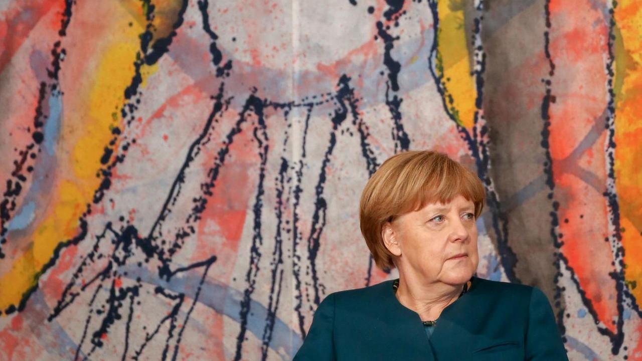 Bundeskanzlerin Angela Merkel (CDU) besucht am 03.05.2016 in Berlin bei das französische Gymnasium Lyceé Francais Bundeskanzlerin Angela Merkel (CDU) besucht am 03.05.2016 in Berlin bei das französische Gymnasium Lyceé Francais