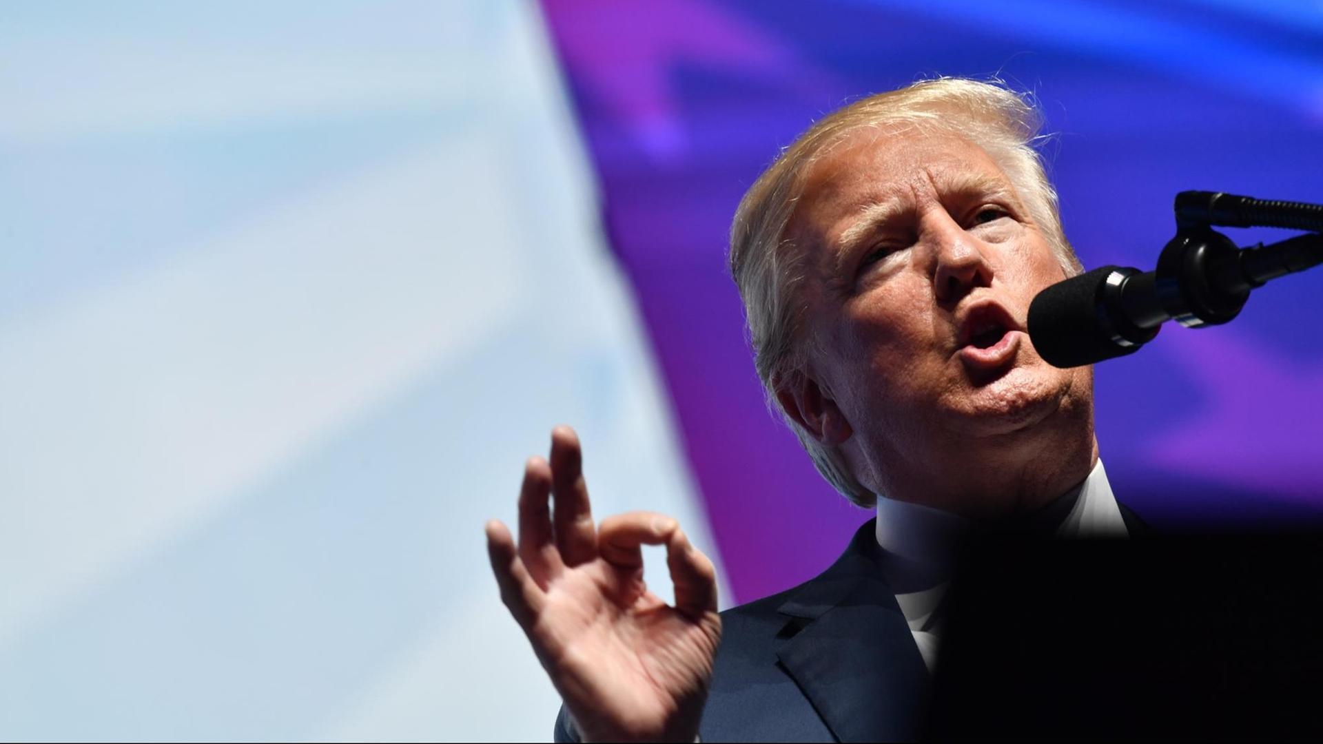 US-Präsident Donald Trump bei seiner Rede vor der NRA-Jahresversammlung in Dallas, Texas US-Präsident Donald Trump bei seiner Rede vor der NRA-Jahresversammlung in Dallas, Texas