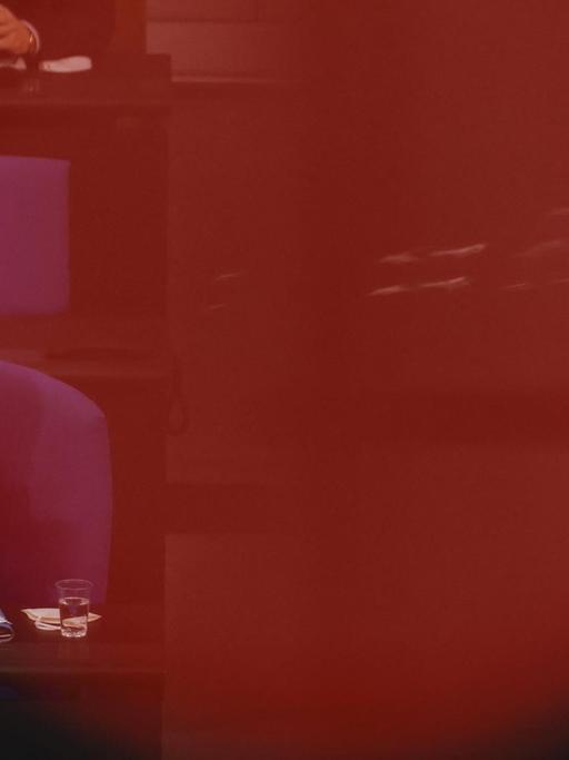 Angela Merkel beantwortet Fragen zur Pandemie im Bundestag.
