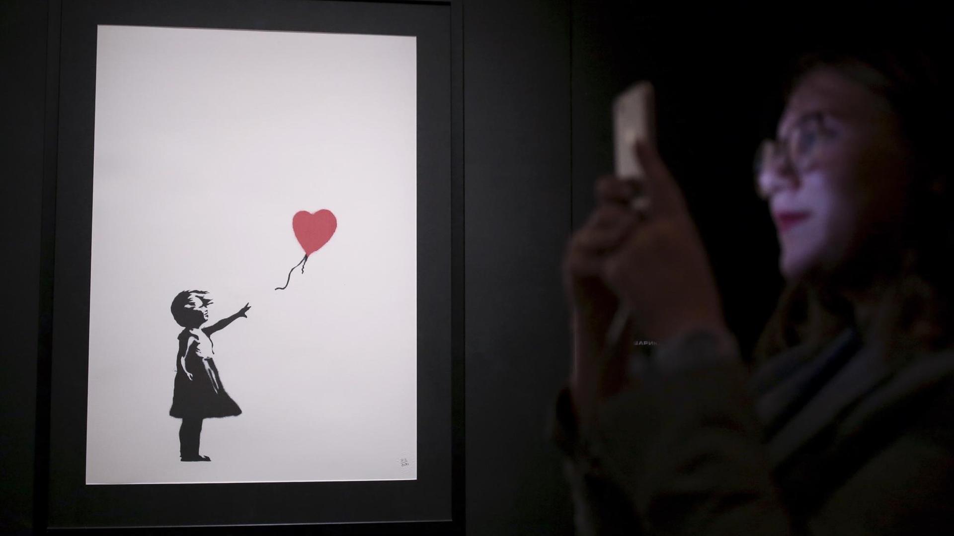 ST PETERSBURG, RUSSIA - SEPTEMBER 13, 2018: A Balloon Girl mural on display at an exhibition of works by England-based street artist Banksy opening at St Petersburg's Manege Central Exhibition Hall ST PETERSBURG, RUSSIA - SEPTEMBER 13, 2018: A Balloon Girl mural on display at an exhibition of works by England-based street artist Banksy opening at St Petersburg's Manege Central Exhibition Hall