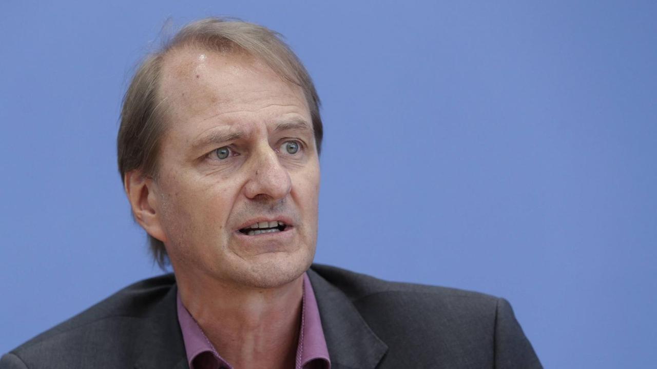 31.08.2018, Berlin, Deutschland - Pressekonferenz zur Vorstellung des Gutachtens Zeit-gerechte Klimapolitik mit Prof. Dr. Dirk Messner 31.08.2018, Berlin, Deutschland - Pressekonferenz zur Vorstellung des Gutachtens Zeit-gerechte Klimapolitik mit Prof. Dr. Dirk Messner
