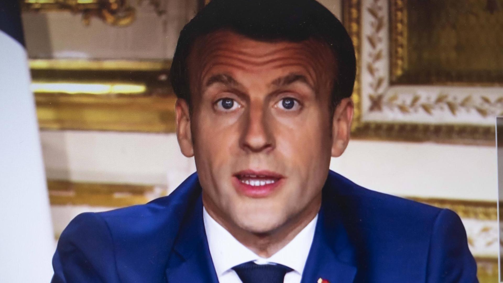 Frankreichs Präsident Macron bei einer Fernsehansprache Frankreichs Präsident Macron bei einer Fernsehansprache