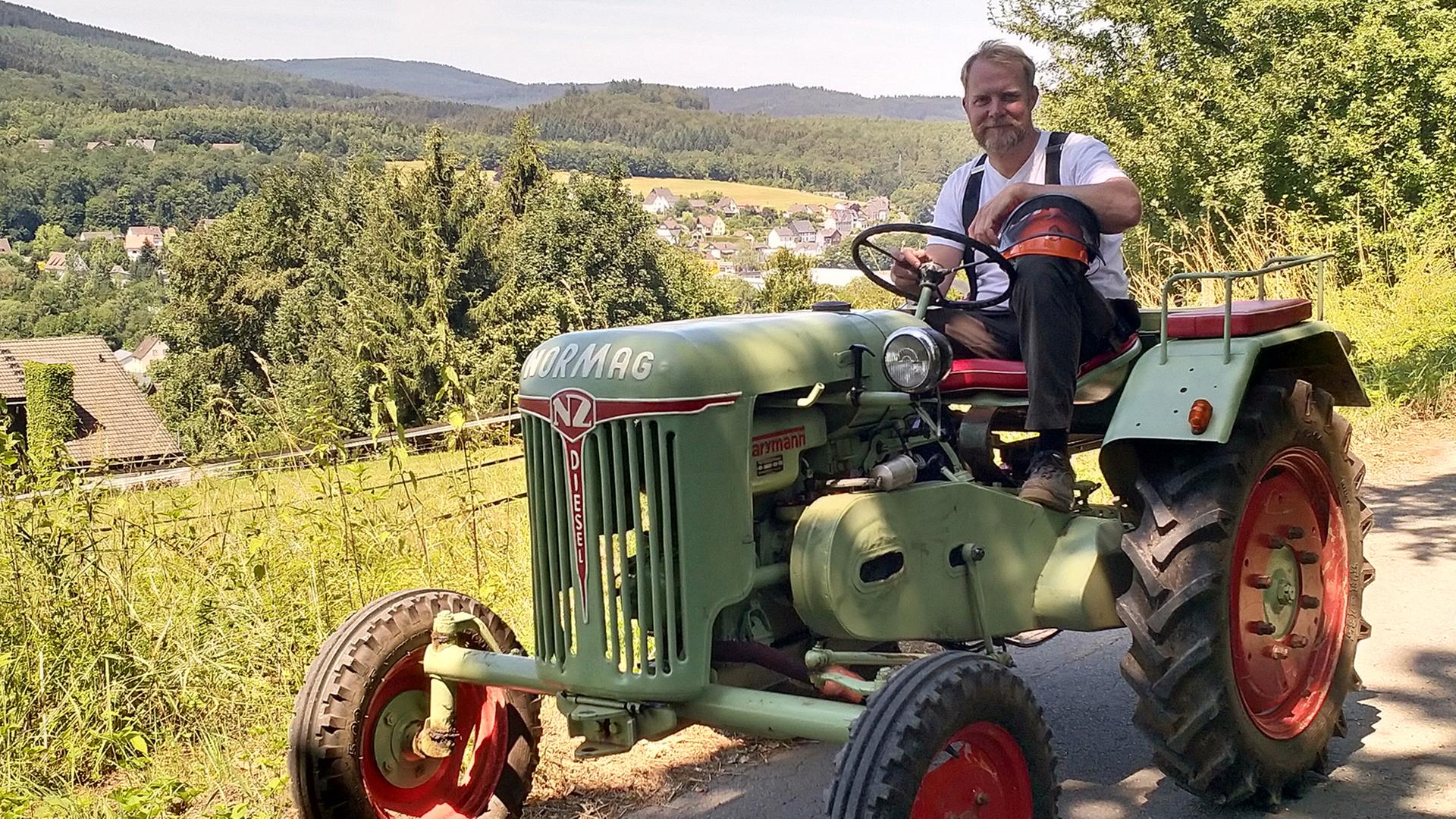 Thorsten Münker auf einem Trecker Thorsten Münker auf einem Trecker