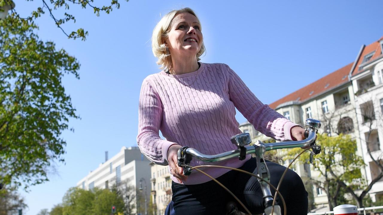 Regine Günther, Berlins parteilose Verkehrssenatorin Regine Günther, Berlins parteilose Verkehrssenatorin