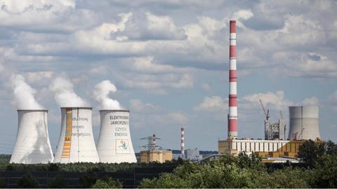 Das Kraftwerk Jaworzno (Polen); rechts im Bild die Baustelle für einen neuen Kraftwerksblock.