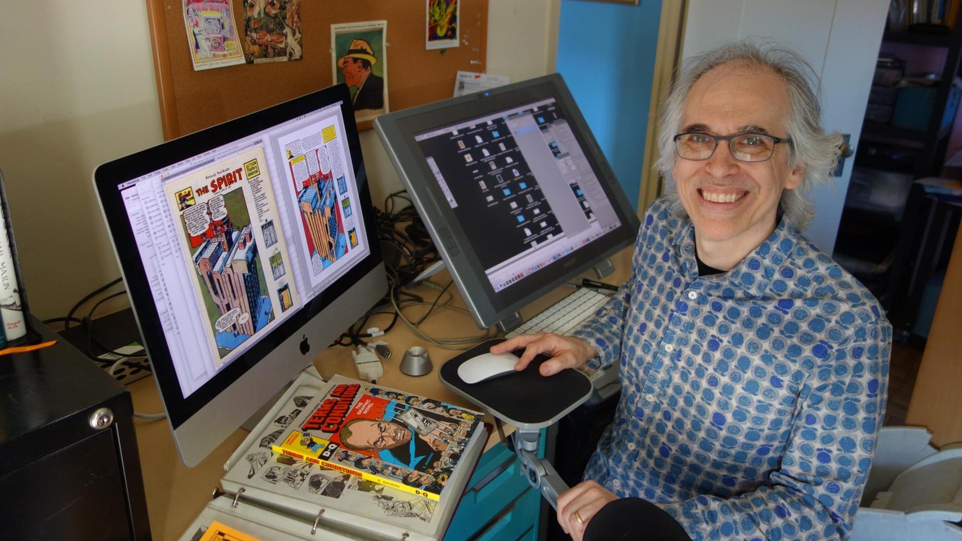 Der US-amerikanische Zeichner und Illustrator Robert Sikoryak in seinem Studio im East Village, Manhattan. Der US-amerikanische Zeichner und Illustrator Robert Sikoryak in seinem Studio im East Village, Manhattan.