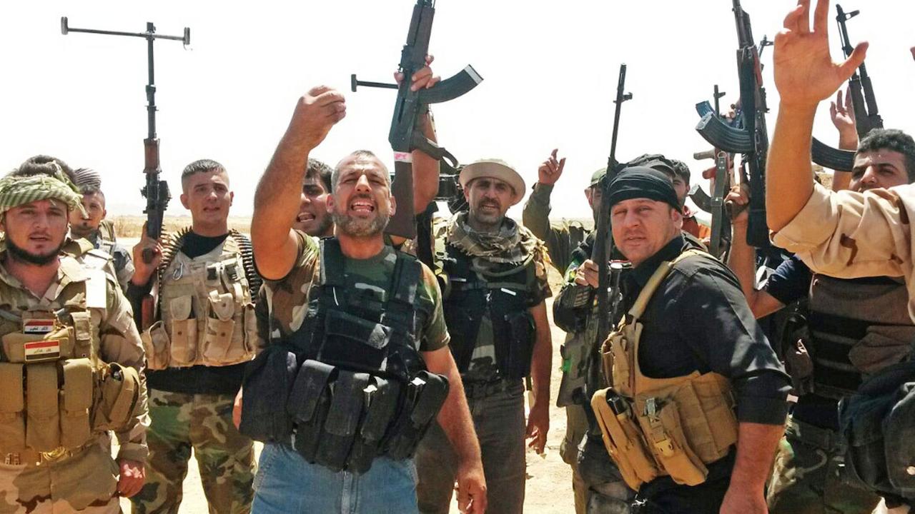 Peschmerga-Kämpfer und Schiiten vor einem Gefecht mit IS-Kämpfern nordwestlich von Bagdad.