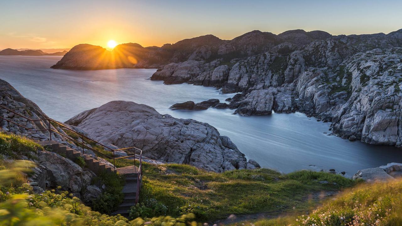 Sonnenuntergang am Cape Lindesnes in Vest-Agder in Norwegen Sonnenuntergang am Cape Lindesnes in Vest-Agder in Norwegen