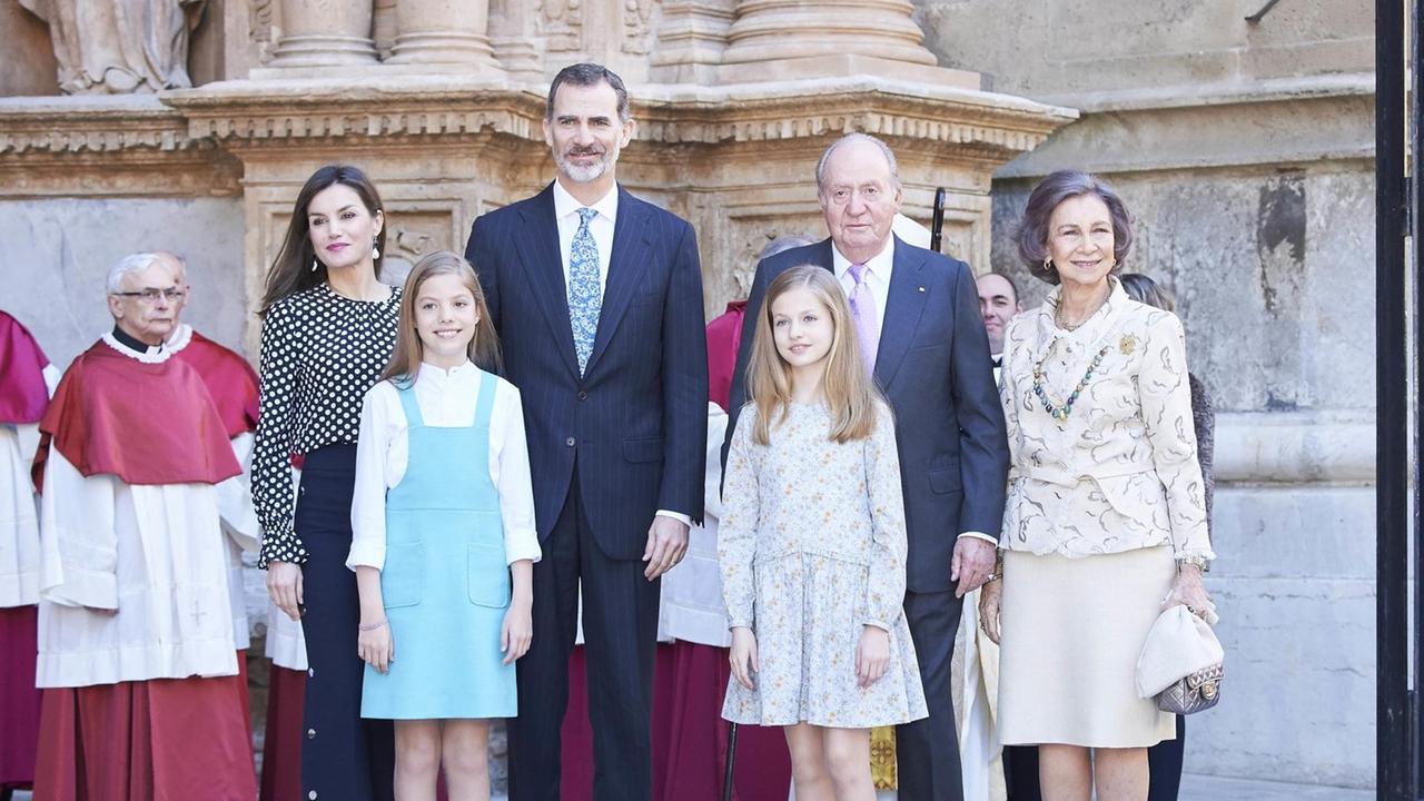 Die spanische Königsfamilie Ostersonntag 2018 vor der Kathedrale in Palma de Mallorca Die spanische Königsfamilie Ostersonntag 2018 vor der Kathedrale in Palma de Mallorca