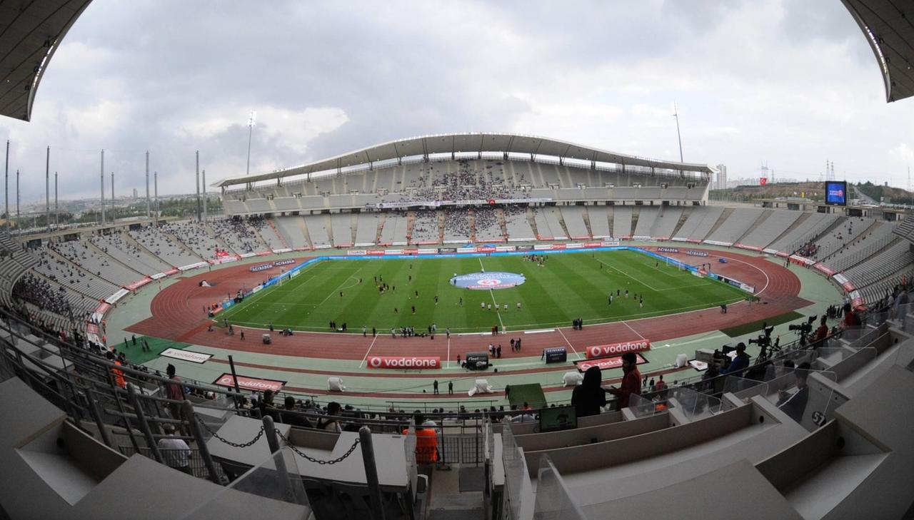 Das Atatürk-Olympia-Stadion in Instanbul. Das Atatürk-Olympia-Stadion in Instanbul.