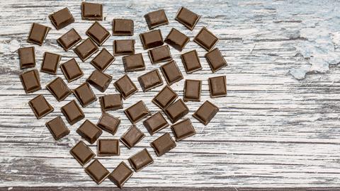 Eine Liebe zu einer Süßigkeit: Schokolade.