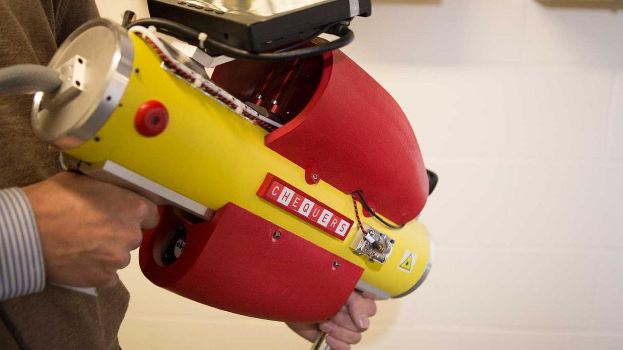 Der portable IR-Sprengstoffdetektor wird genutzt Der portable IR-Sprengstoffdetektor wird genutzt