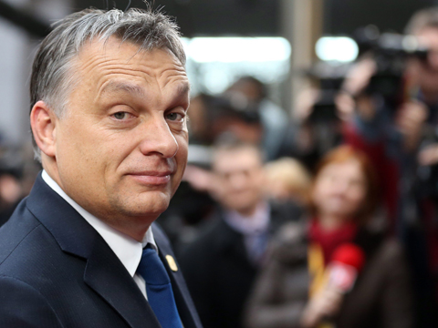 Ungarns Regierungschef Viktor Orban schaut in die Kamera eines Fotografen. Ungarns Regierungschef Viktor Orban schaut in die Kamera eines Fotografen.